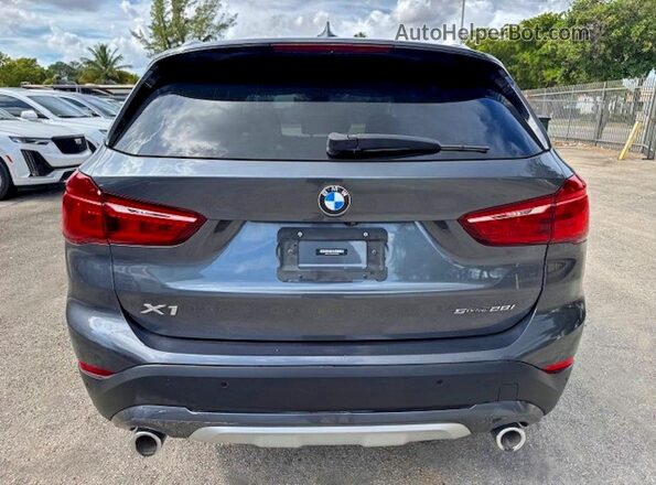 WBXJG7C0XL5P55560 2020 BMW X1 Gray Vista interior delantera