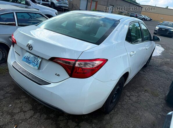 2T1BURHE9JC063042 2018 TOYOTA COROLLA Белый Вид спереди