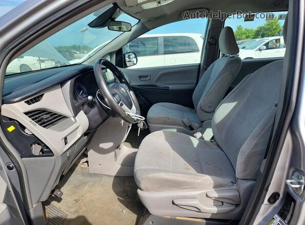 5TDZZ3DC0JS959545 2018 TOYOTA SIENNA Silver Vista del salpicadero