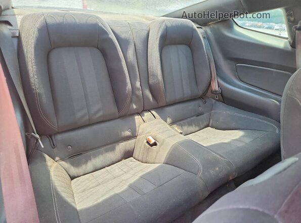 1FA6P8TH6J5106890 2018 FORD MUSTANG White Widok wnętrza z tyłu