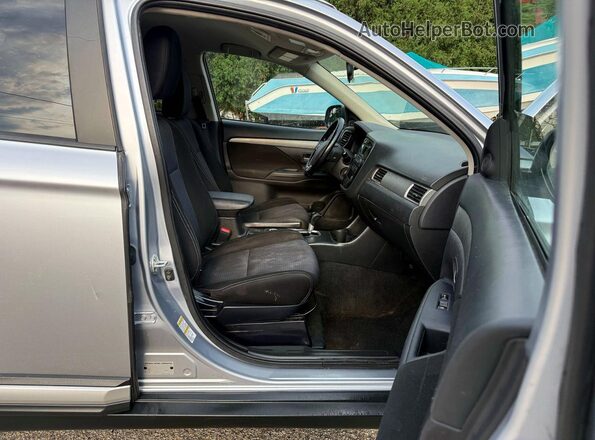 JA4AZ3A32GZ018262 2016 MITSUBISHI OUTLANDER Silver Vista frontal