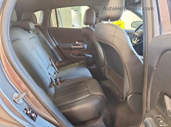 W1N4N4HB5MJ121521 2021 MERCEDES-BENZ GLA Gray Widok komory silnika