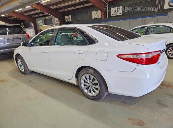 4T1BF1FK2HU802765 2017 TOYOTA CAMRY Белый Задняя правая четверть
