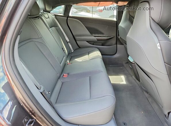 50EA1PGAXRA006996 2024 LUCID AIR Gray Widok tylnych siedzeń