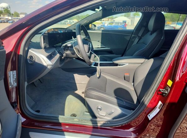 50EA1TEA4RA001997 2024 LUCID AIR Maroon Vista interior delantera