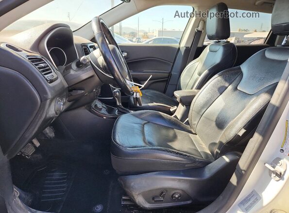 3C4NJDCB9HT631836 2017 JEEP COMPASS White Вид панелі приладів