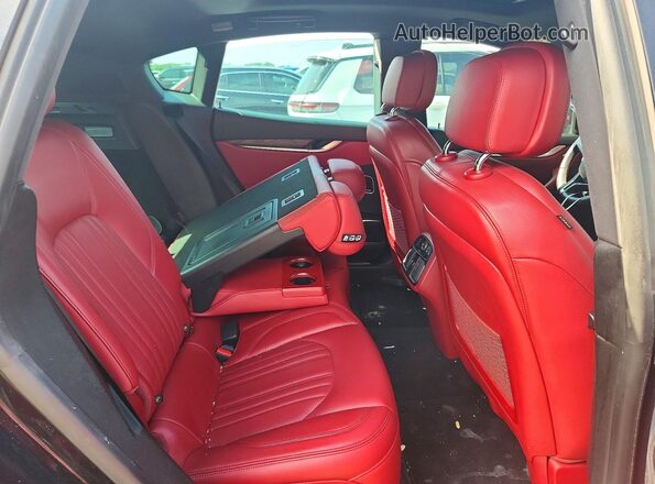 ZN661XUL9HX233266 2017 MASERATI LEVANTE Черный Вид задней части салона