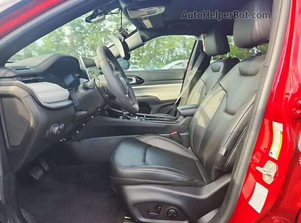 3C4NJDCNXST623407 2025 JEEP COMPASS Red Dashboard view