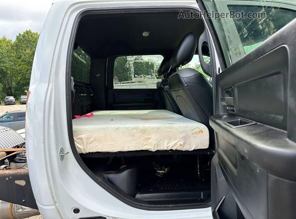 3C7WRSCL1PG511503 2023 RAM 3500 White Вид панелі приладів