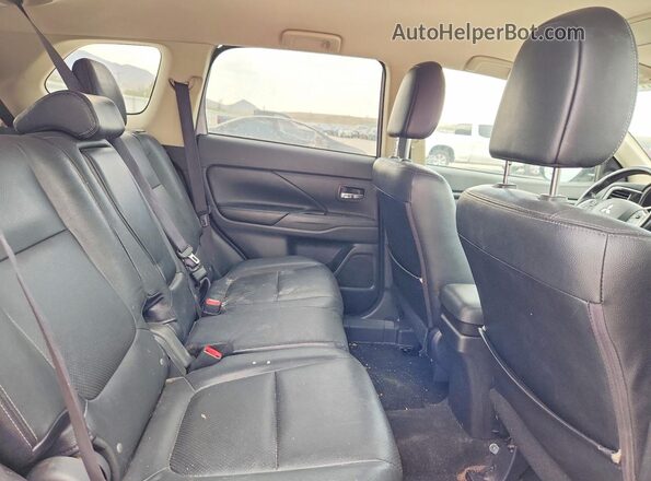 JA4AZ3A32GZ064996 2016 MITSUBISHI OUTLANDER Silver Vista interior trasera