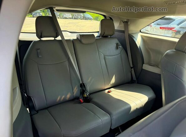 5TDYSKFC2PS089541 2023 TOYOTA SIENNA Gray Front interior view