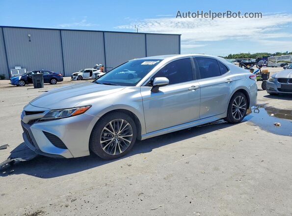 4T1B11HKXJU029254 2018 TOYOTA CAMRY Silver Tył lewy