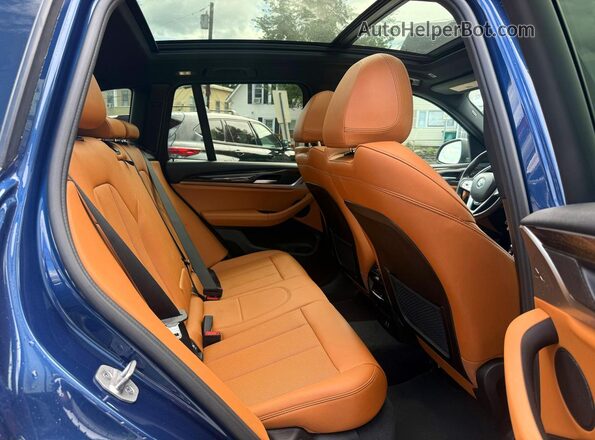 5UX53DP07N9J20776 2022 BMW X3 Blue Widok wnętrza z tyłu