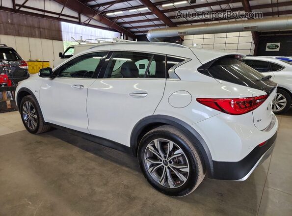 SJKCH5CR3HA025992 2017 INFINITI QX30 White Հետևի աջ