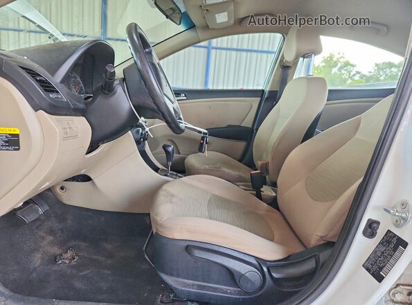 KMHCT4AE1GU165477 2016 HYUNDAI ACCENT White Dashboard view