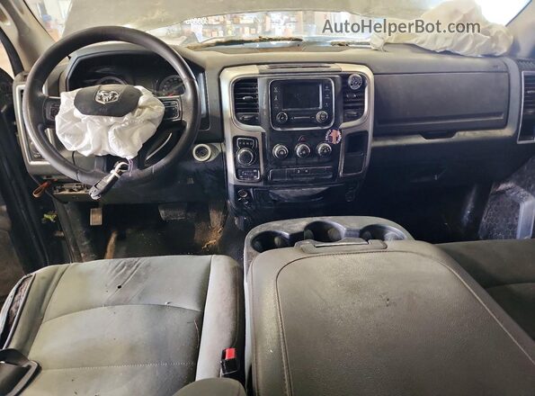 1C6RR7LT8JS264835 2018 RAM 1500 Gray Widok zestawu wskaźników