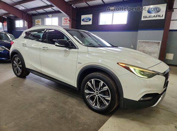SJKCH5CR3HA025992 2017 INFINITI QX30 White Դիմացի տեսք