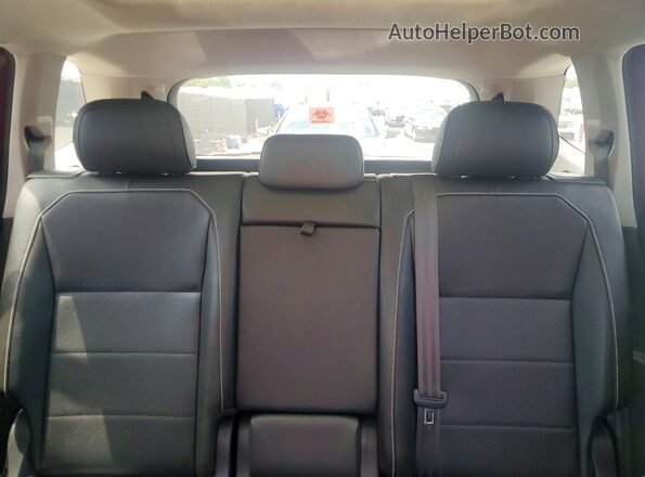 3VV3B7AXXMM031689 2021 VOLKSWAGEN TIGUAN Красный Вид задней части салона