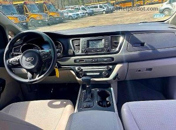 KNDMA5C1XJ6403384 2018 KIA SEDONA Silver ხელსაწყოთა პანელის ხედი