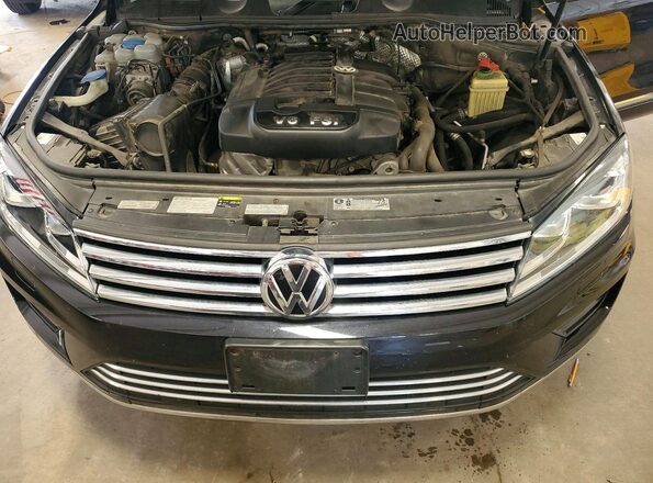 WVGRF7BPXHD001438 2017 VOLKSWAGEN TOUAREG Black Vista de la etiqueta del VIN