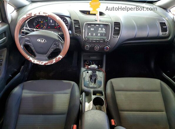 3KPFL4A78JE174931 2018 KIA FORTE Black Widok zestawu wskaźników