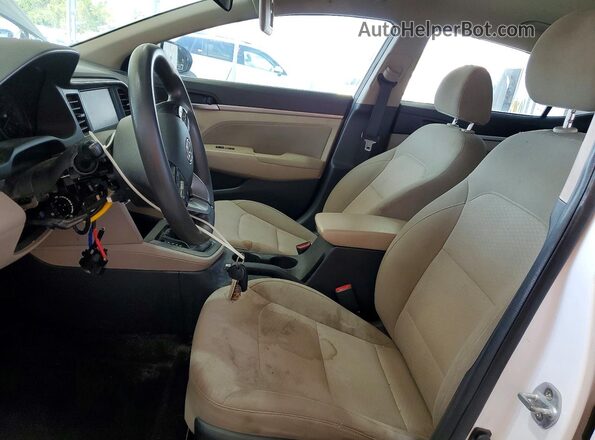 5NPD84LF7KH483185 2019 HYUNDAI ELANTRA Белый Вид панели приборов