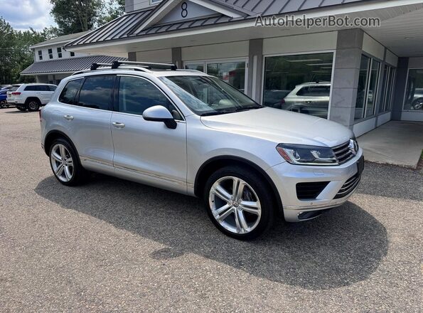 WVGGF7BP8HD001557 2017 VOLKSWAGEN TOUAREG Silver Tył lewy