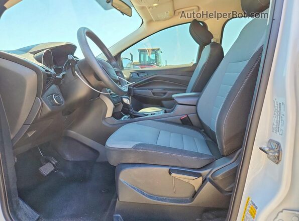 1FMCU0F77JUC89129 2018 FORD ESCAPE Белый Вид панели приборов