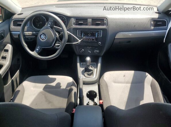 3VW2B7AJ8HM408853 2017 VOLKSWAGEN JETTA Красный Вид щитка приборов
