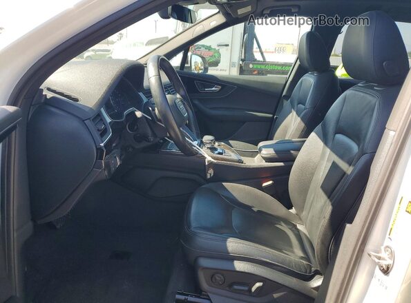 WA1LAAF74JD019630 2018 AUDI Q7 White Dashboard view