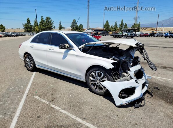 55SWF4JB1GU146367 2016 MERCEDES-BENZ C White Przód prawy