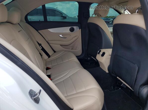 55SWF4JB1GU159829 2016 MERCEDES-BENZ C White Vista de los asientos traseros
