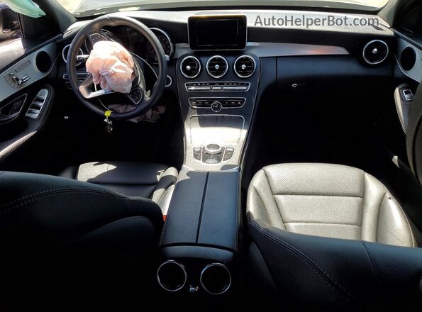 55SWF4JB1JU262403 2018 MERCEDES-BENZ C Черный Вид панели приборов