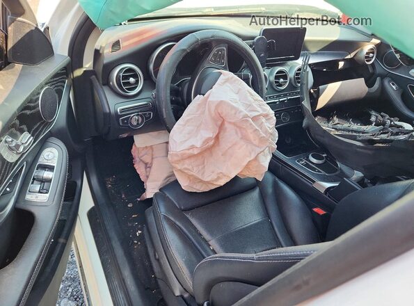 55SWF4JB2HU233681 2017 MERCEDES-BENZ C White Vista del salpicadero