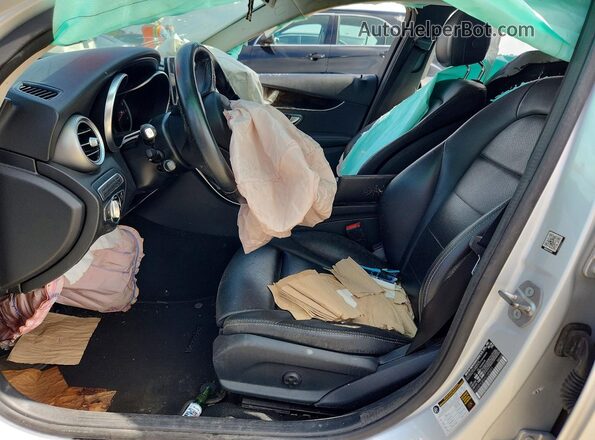 55SWF4JB5HU185691 2017 MERCEDES-BENZ C Silver Սալոնի դիմացի տեսք