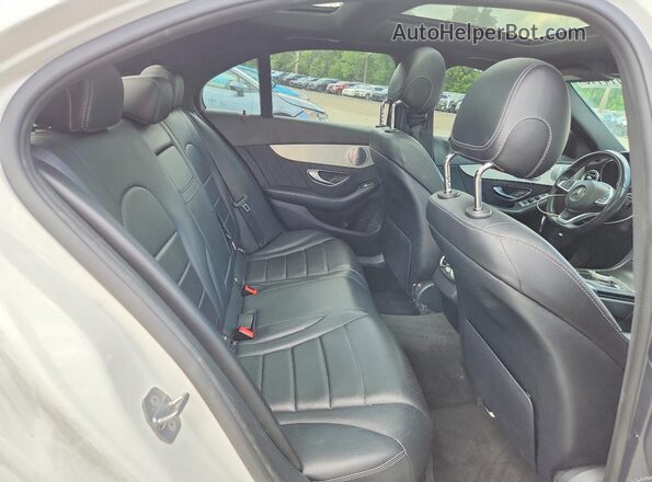 55SWF4JB6JU278855 2018 MERCEDES-BENZ C White Widok tylnych siedzeń