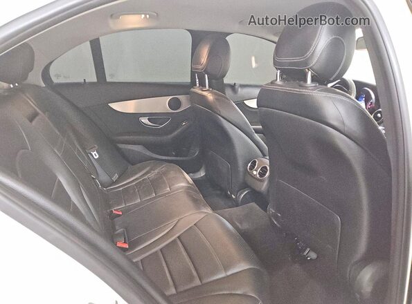 55SWF4JB7GU132070 2016 MERCEDES-BENZ C White Vista de los asientos traseros