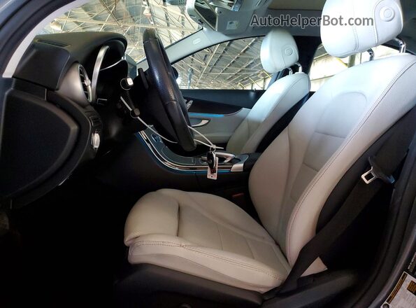 55SWF4JB7HU182114 2017 MERCEDES-BENZ C Gray Vista interior delantera