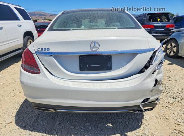 55SWF4JB8HU197396 2017 MERCEDES-BENZ C White Widok z tyłu