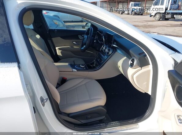 55SWF4JB8HU205917 2017 MERCEDES-BENZ C-CLASS Белый Вид салона спереди
