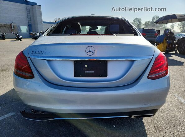 55SWF4JB8JU275682 2018 MERCEDES-BENZ C Silver Вид ззаду