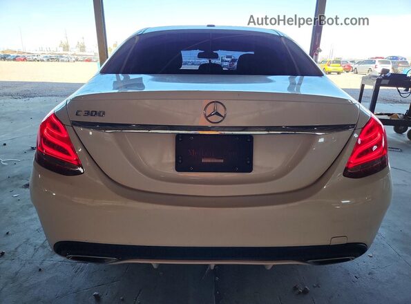 55SWF4JBXJU279538 2018 MERCEDES-BENZ C White Вид ззаду