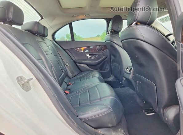 55SWF4KB0GU114508 2016 MERCEDES-BENZ C White Vista de los asientos traseros