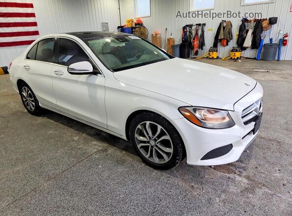55SWF4KB1GU154676 2016 MERCEDES-BENZ C Белый Передняя правая четверть