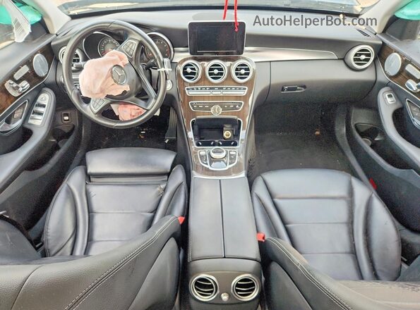 55SWF4KB3HU204172 2017 MERCEDES-BENZ C Черный Вид панели приборов