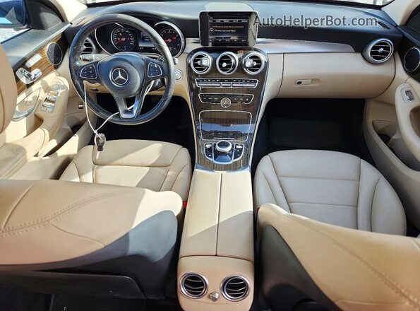 55SWF4KB3HU233736 2017 MERCEDES-BENZ C Красный Вид панели приборов