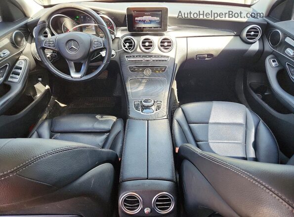 55SWF4KB4HU187057 2017 MERCEDES-BENZ C Угольный Вид панели приборов