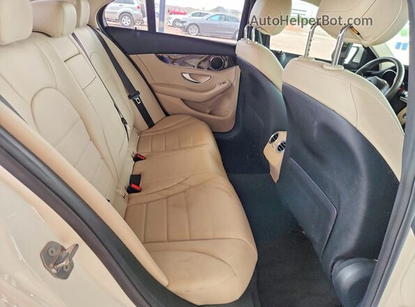 55SWF4KB8HU230461 2017 MERCEDES-BENZ C White Vista de los asientos traseros