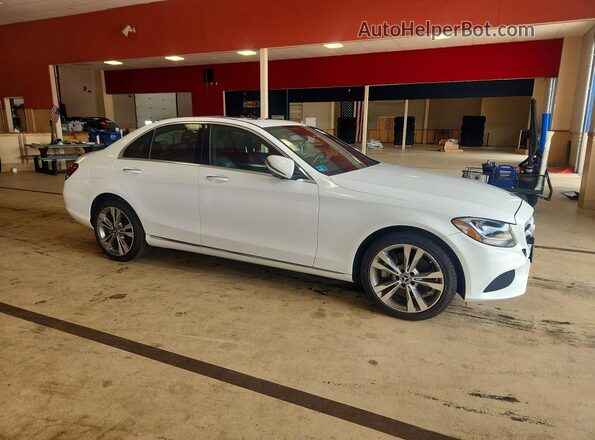 55SWF4KB8JU265085 2018 MERCEDES-BENZ C White Przód prawy