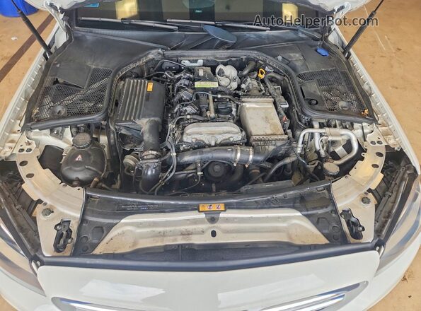 55SWF4KB8JU265085 2018 MERCEDES-BENZ C White Widok wnętrza z tyłu